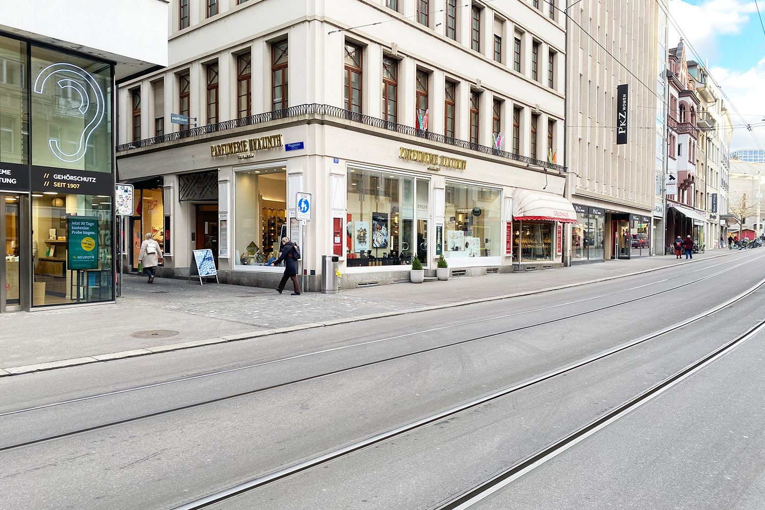 stofftraum-basel-stoffladen-blick-von-falknerstrasse
