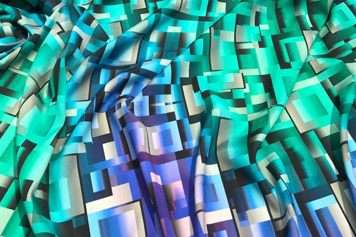 Seide mit grafischem Muster