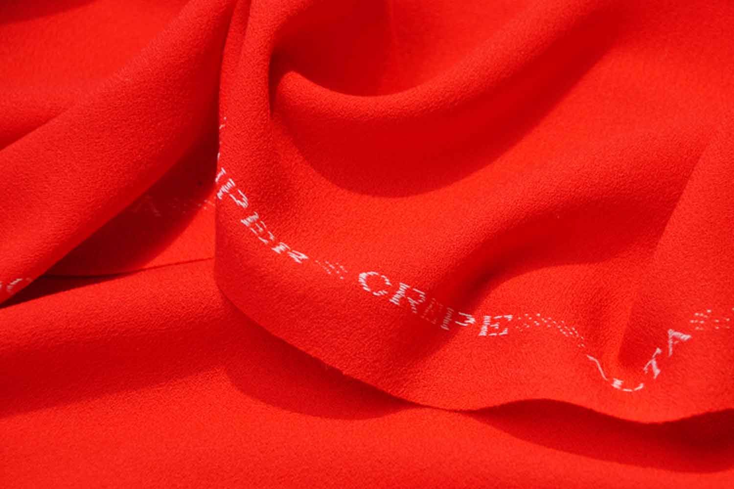 Double Crepe 100%Schurwolle Stoff in rot