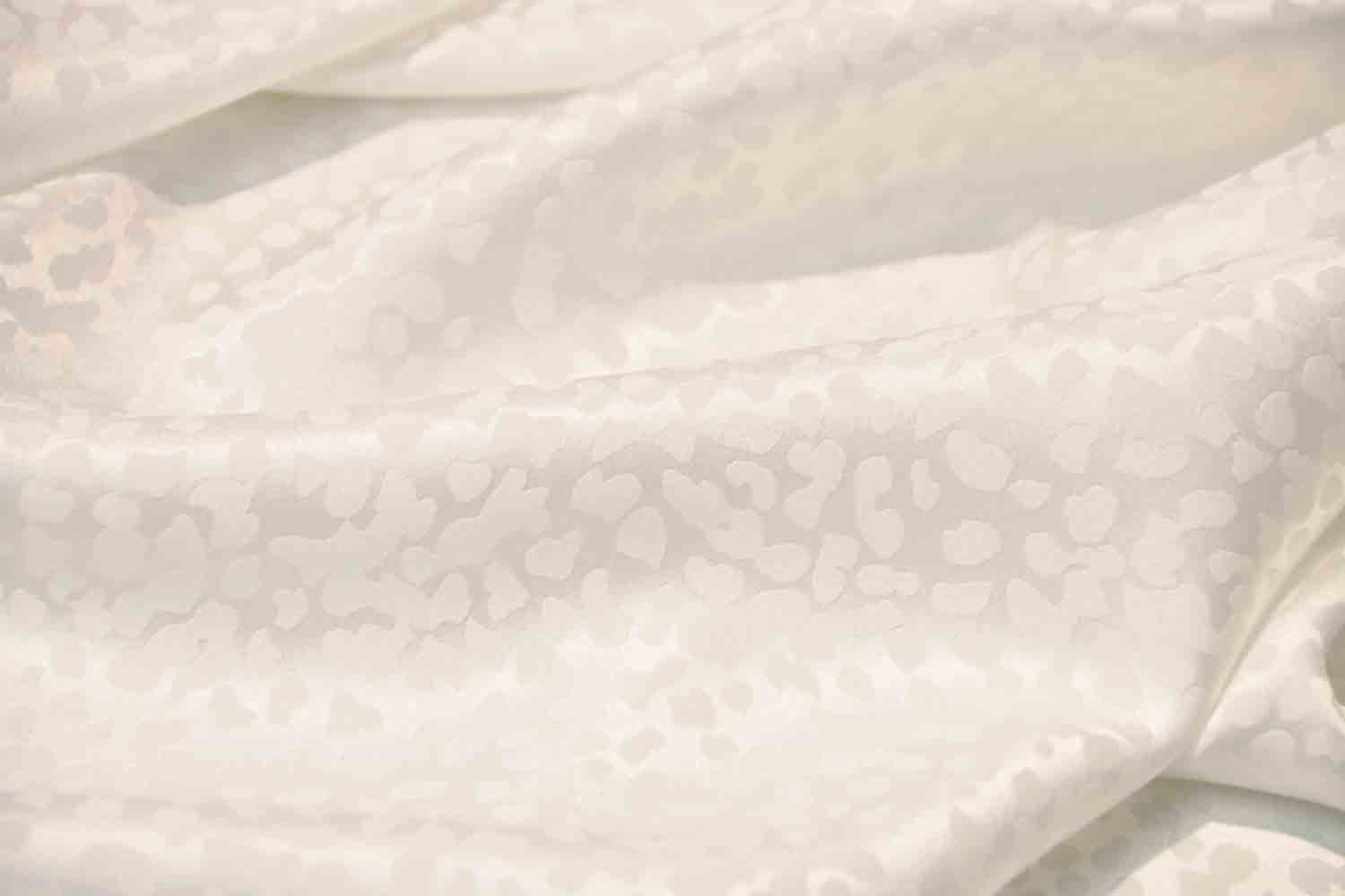 Stoff für das Hochzeitskleid